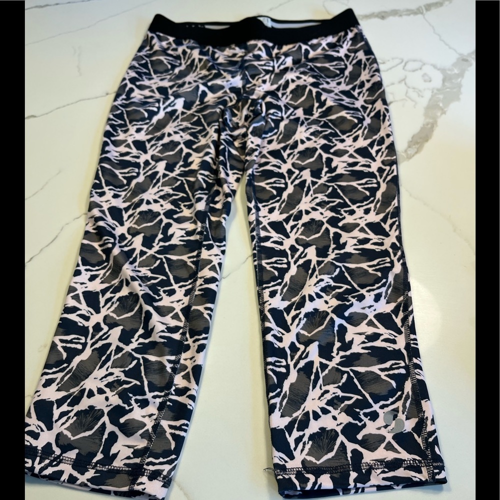 SOFFE low rise blue pink and grey patterned 3/4 leggings size medium